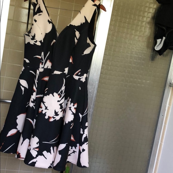 Maeve Amory Dress, GUC, size 10P - Picture 7 of 7